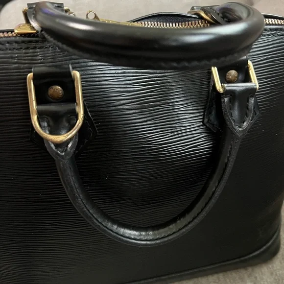 Authentic Louis Vuitton Epi black Alma - Picture 7 of 16